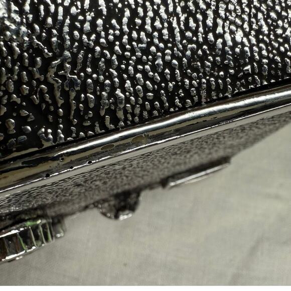 Vintage W. E. Smithe Hinged Black Velvet Lined Silver Toned Camera Trinket Box - Picture 9 of 14